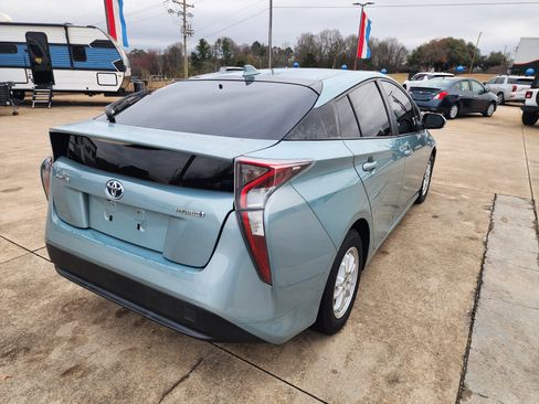 Used 2016 Toyota Prius Two image 4
