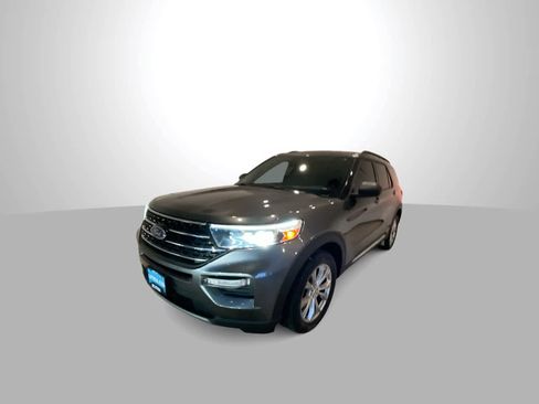 Used 2020 Ford Explorer XLT w/ Equipment Group 202A image 4