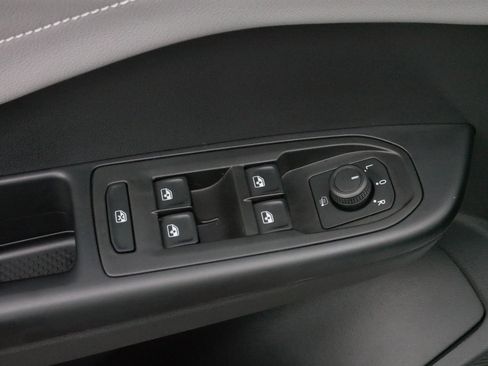 Certified 2024 Volkswagen Taos SEL image 19