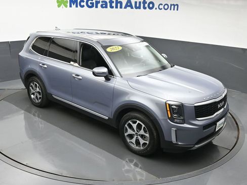 Used 2022 Kia Telluride EX w/ Towing Package FWD image 3