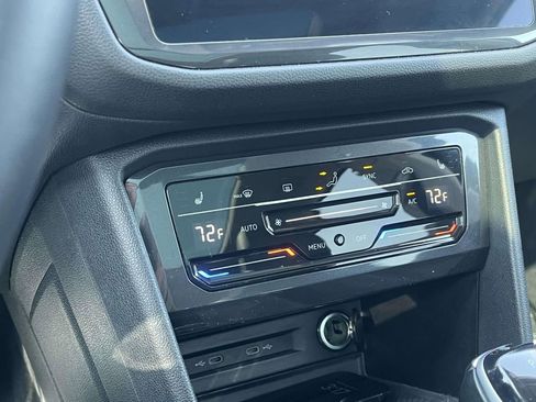 Used 2023 Volkswagen Tiguan SE w/ Panoramic Sunroof Package image 30