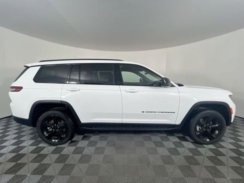 New 2025 Jeep Grand Cherokee L Altitude RWD image 9