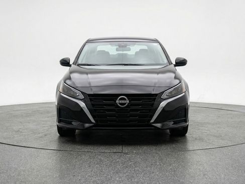 Used 2025 Nissan Altima 2.5 SV image 2