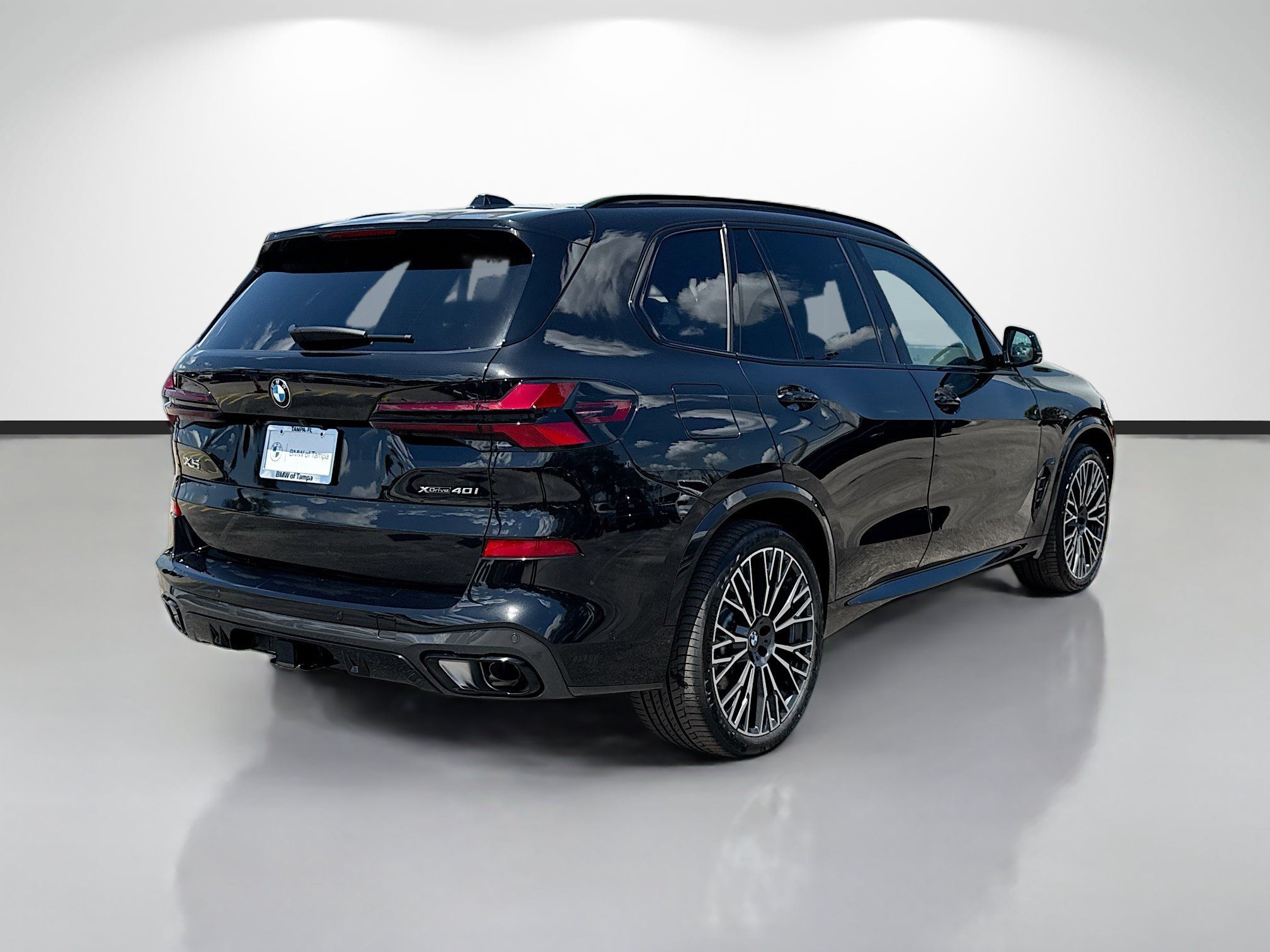 New 2026 BMW X5 xDrive40i w/ M Sport Package AWD/4WD image 3