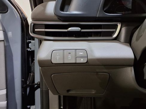 Used 2023 Hyundai Elantra SE w/ Cargo Package image 11