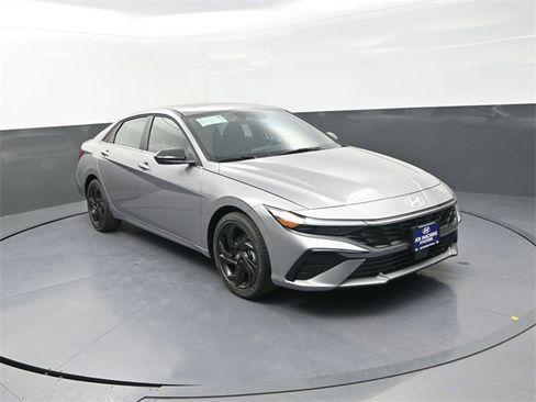 New 2026 Hyundai Elantra SEL Sport image 2