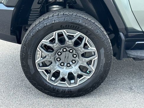 Used 2024 GMC Hummer EV 3X AWD/4WD image 17