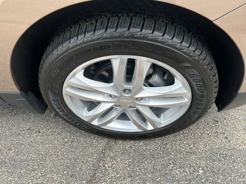 Used 2018 Chevrolet Equinox Premier AWD/4WD image 9