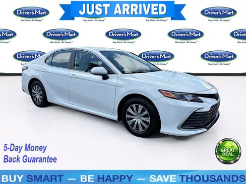 Used 2022 Toyota Camry LE FWD image 1