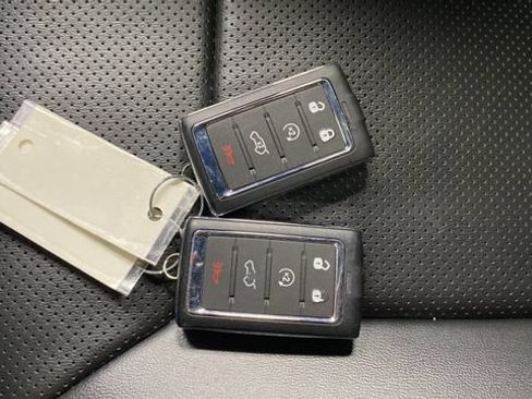 Used 2024 Jeep Grand Cherokee L Limited w/ Luxury Tech Group II AWD/4WD image 33