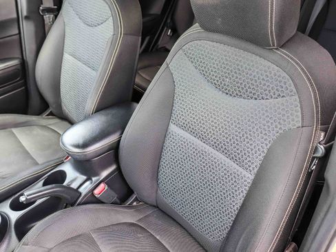 Used 2016 Kia Soul + FWD image 29