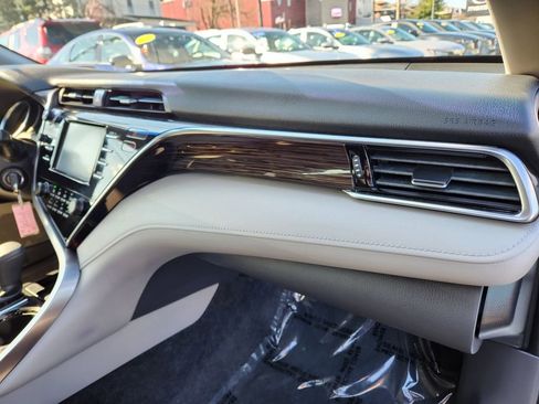 Used 2018 Toyota Camry LE image 17