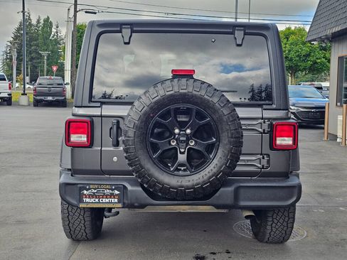 Used 2022 Jeep Wrangler Sport AWD/4WD image 4