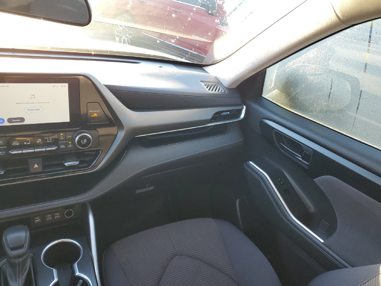 Used 2023 Toyota Highlander L FWD image 13