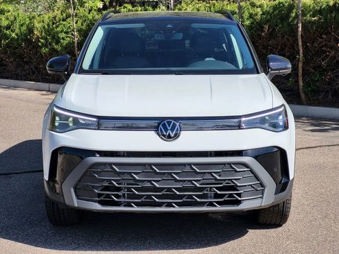 New 2026 Volkswagen Taos SE AWD/4WD image 2