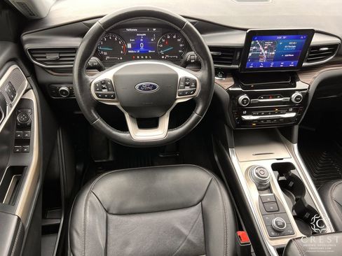 Used 2021 Ford Explorer Limited w/ Equipment Group 301A AWD/4WD image 12