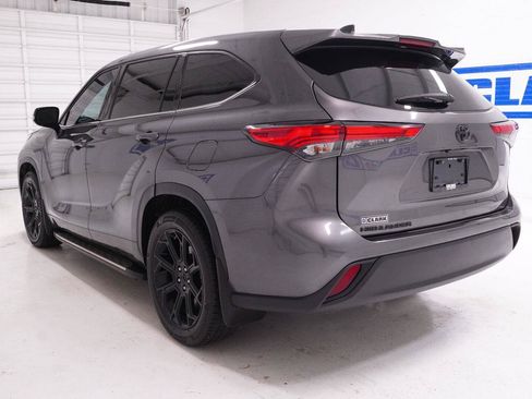 Used 2022 Toyota Highlander L FWD image 33