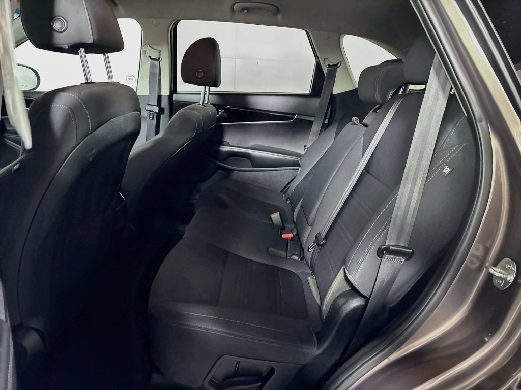 Used 2020 Kia Sorento FWD V6 image 19
