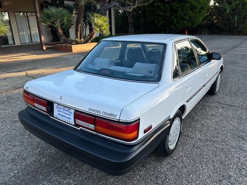Used 1991 Toyota Camry Deluxe image 16