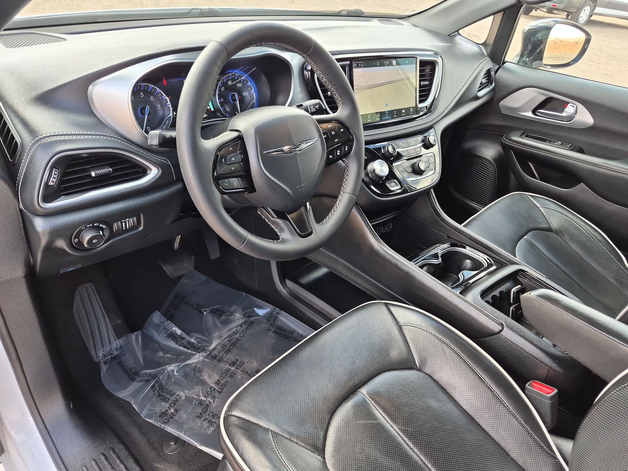 Used 2025 Chrysler Pacifica Limited FWD image 28