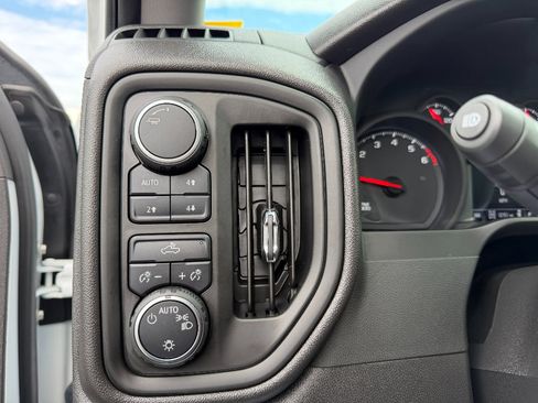 Used 2025 Chevrolet Silverado 1500 Custom Trail Boss AWD/4WD image 34