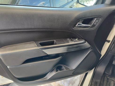 Used 2020 Chevrolet Colorado LT w/ Safety Package image 12