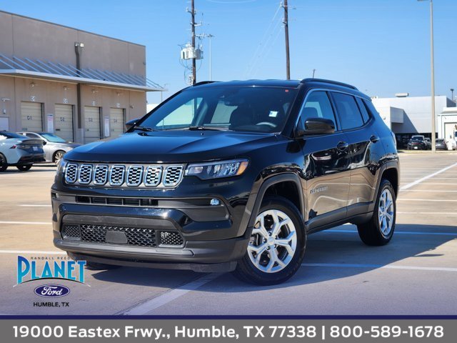 Used 2024 Jeep Compass Latitude AWD/4WD image 1