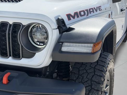 Used 2025 Jeep Gladiator Mojave w/ Convenience Group AWD/4WD image 13