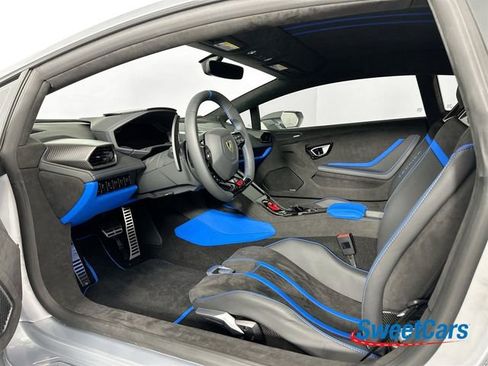 Used 2023 Lamborghini Huracan Tecnica RWD image 9