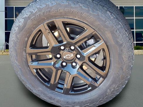 Used 2025 Chevrolet Silverado 1500 LT Trail Boss w/ Convenience Package II AWD/4WD image 30