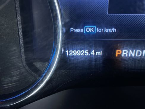 Used 2015 Ford F150 Platinum w/ Equipment Group 701A Luxury image 4