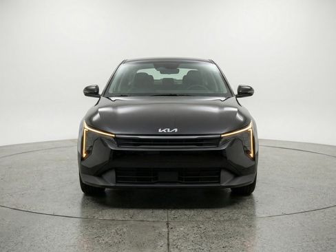 Used 2025 Kia K4 LXS image 2