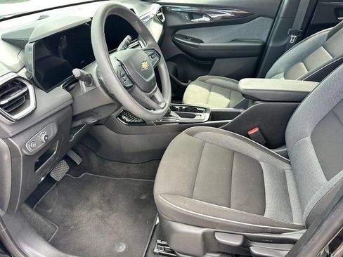 Used 2025 Chevrolet TrailBlazer LT AWD/4WD image 6