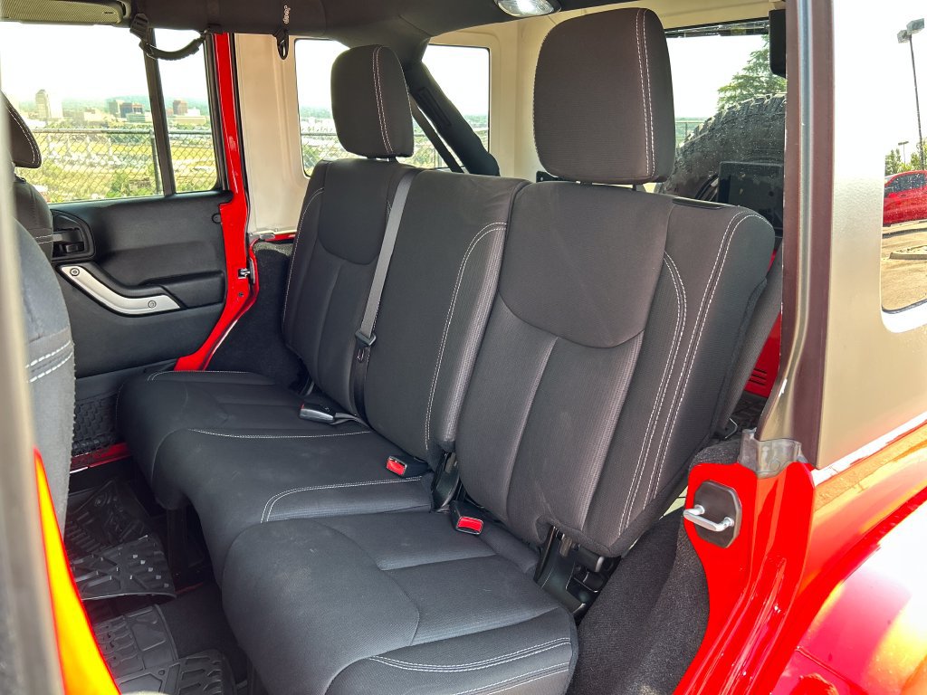 Used 2017 Jeep Wrangler Unlimited Sahara w/ Connectivity Group AWD/4WD image 17