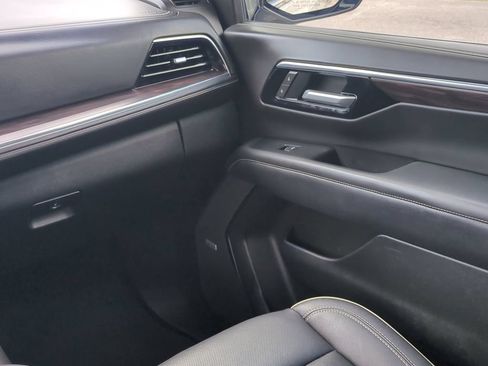 Used 2025 Chevrolet Tahoe Premier AWD/4WD image 21