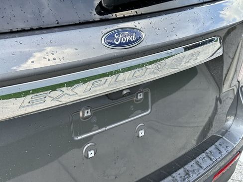 Used 2023 Ford Explorer XLT RWD image 15