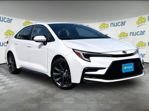 Used 2025 Toyota Corolla SE image 1