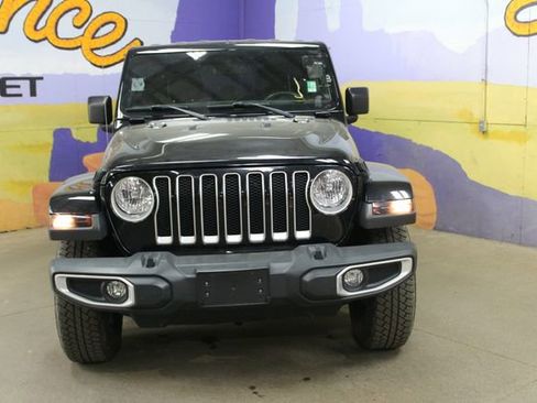 Used 2019 Jeep Wrangler Unlimited Sahara w/ Uconnect 4C Nav & Sound Group AWD/4WD image 3