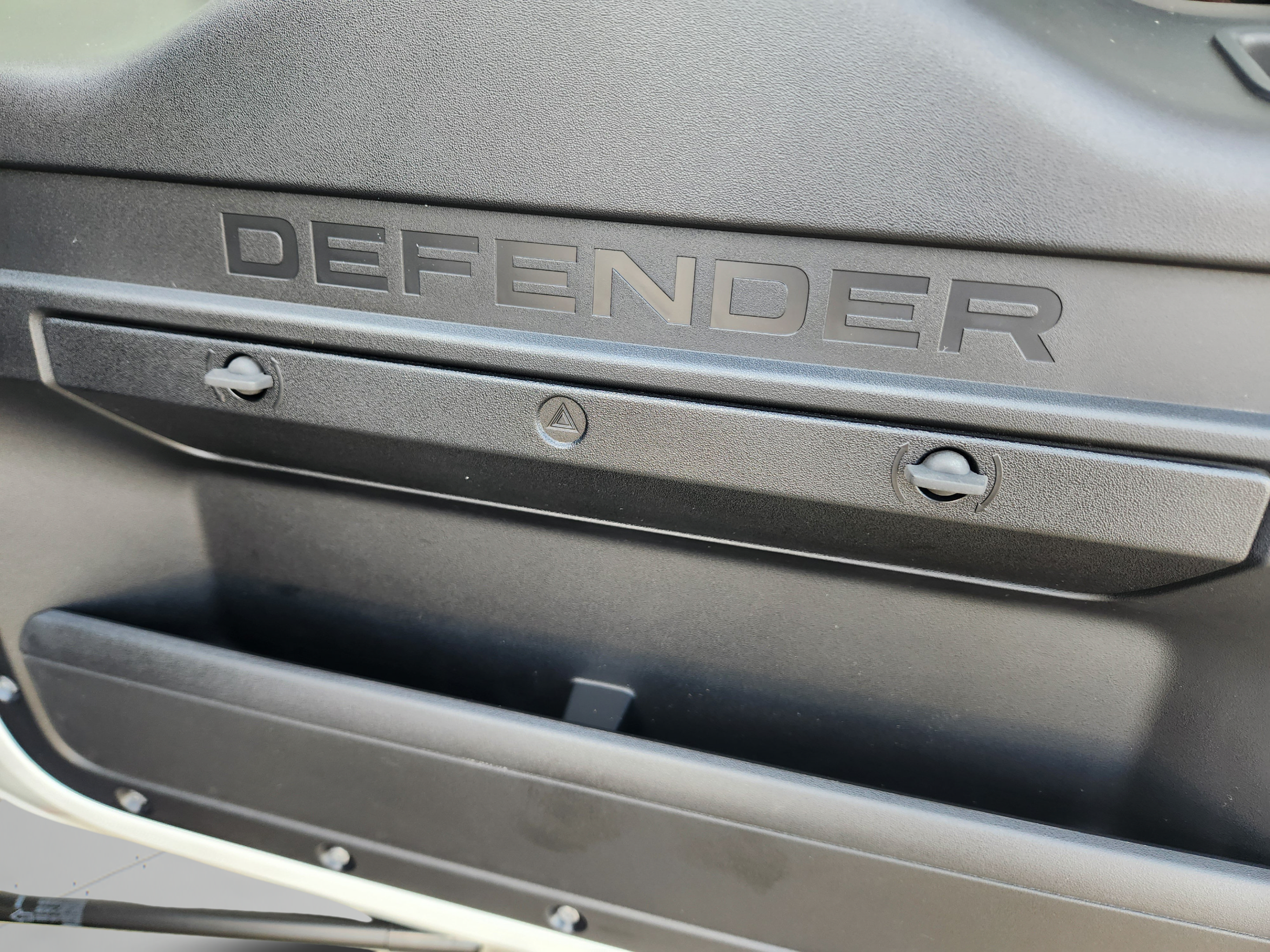 New 2026 Land Rover Defender 130 X-Dynamic SE AWD/4WD image 32
