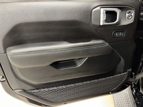 Used 2019 Jeep Wrangler Unlimited Sahara w/ Safety Group image 14