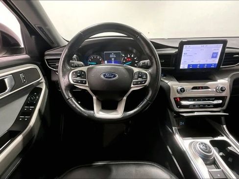 Used 2022 Ford Explorer XLT w/ XLT Sport Appearance Package image 8