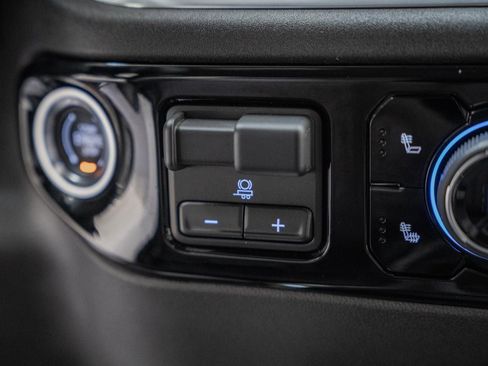 Used 2025 Chevrolet Silverado 2500 LT w/ Trail Boss Package image 35