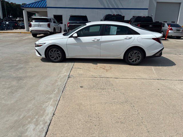 Used 2024 Hyundai Elantra SEL FWD image 16