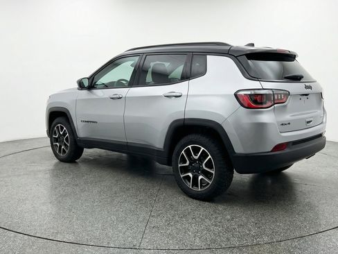 Used 2025 Jeep Compass Trailhawk AWD/4WD image 6