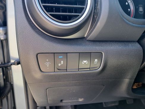 Used 2021 Hyundai Kona SEL Plus AWD/4WD image 18