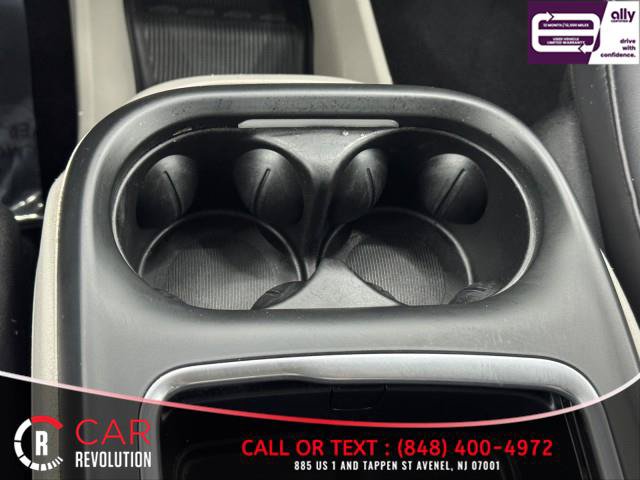 Used 2023 Chrysler Pacifica Touring-L FWD image 38