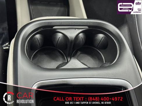 Used 2023 Chrysler Pacifica Touring-L FWD image 38