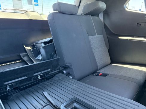 Used 2025 GMC Acadia Elevation FWD image 21