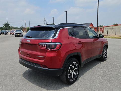 Used 2025 Jeep Compass Limited AWD/4WD image 5