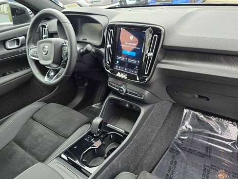 Certified 2023 Volvo C40 P8 Recharge Plus image 10